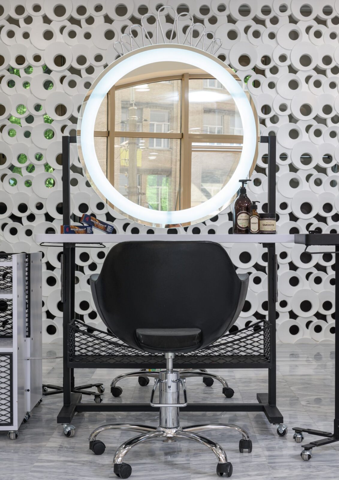 A salon chair available to rent at CHAIR