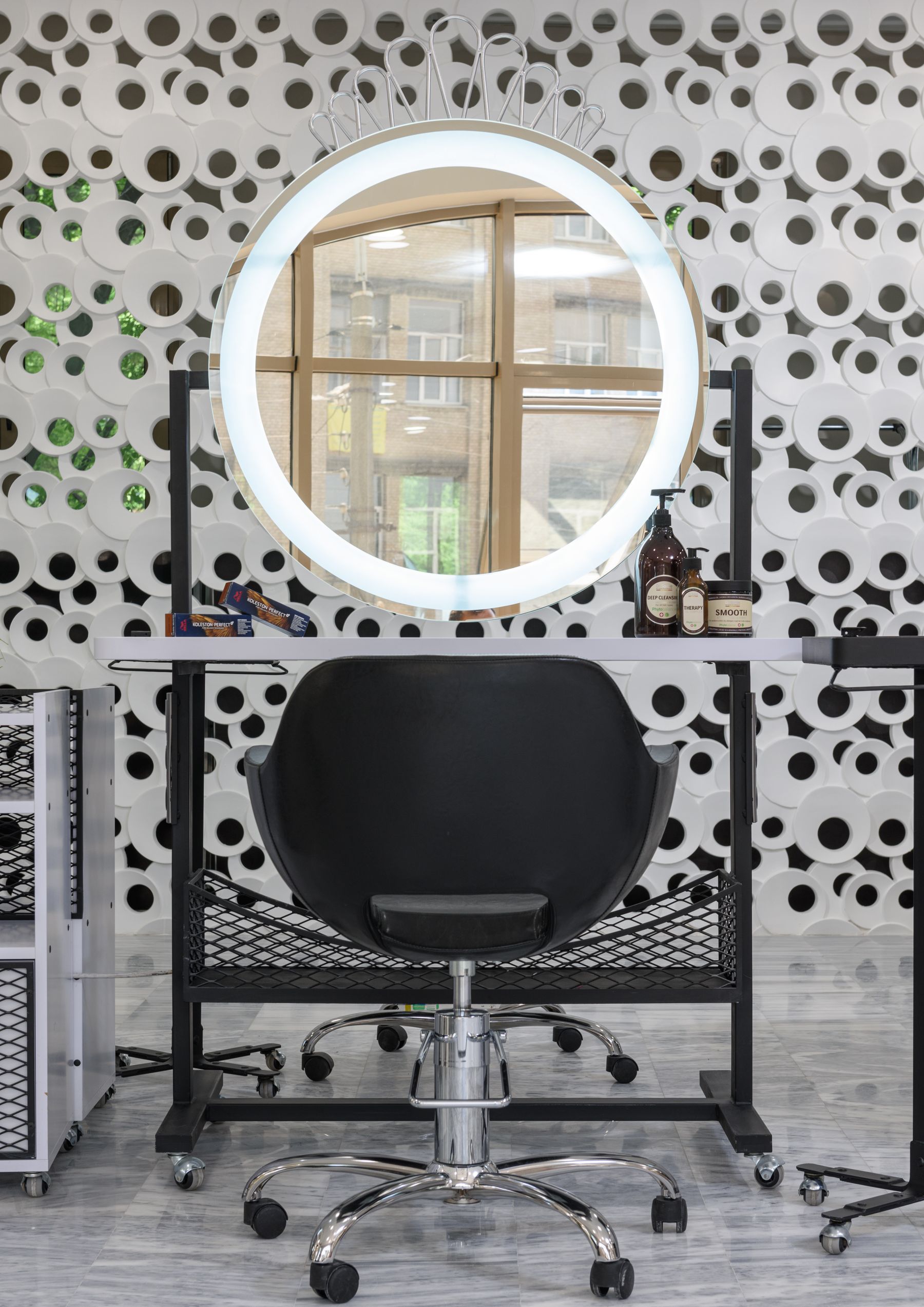 A salon chair available to rent at CHAIR